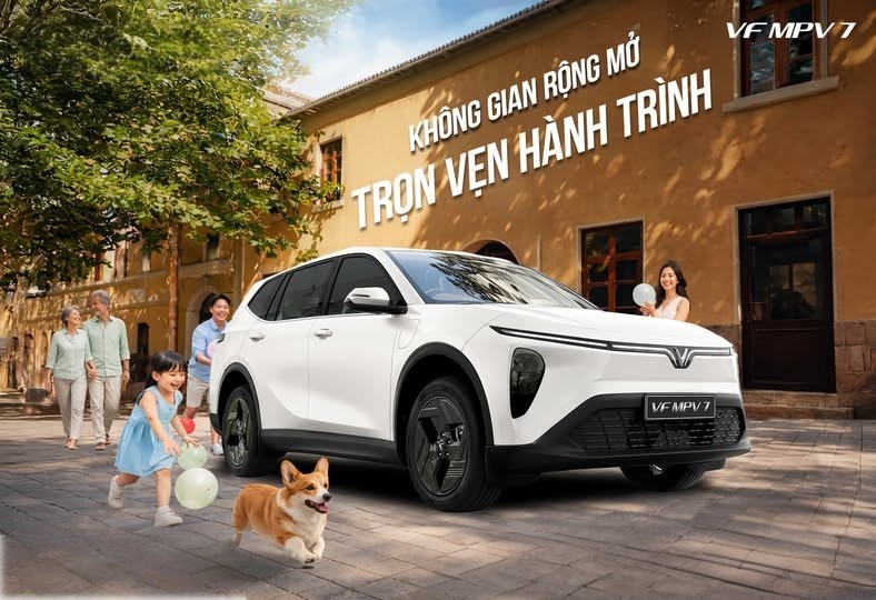 Không gian 7 chỗ rộng rãi cho đại gia đình với dung tích cốp lên tới 606L khi gập hàng ghế thứ 3, VF MPV 7 mang đến sự linh hoạt để sẵn sàng cho mọi nhu cầu di chuyển từ sinh hoạt hằng ngày đến những chuyến đi dài.
